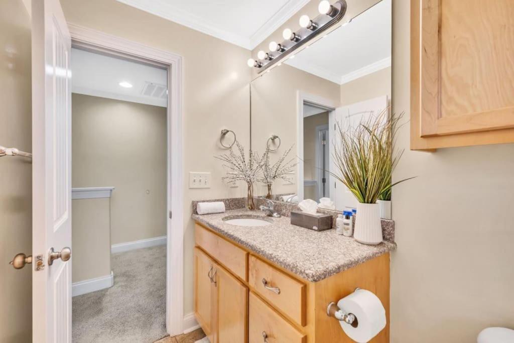 فيلا Cozy 2B Townhouse King Bed Free Parking Tv In Brs كونكورد المظهر الخارجي الصورة
